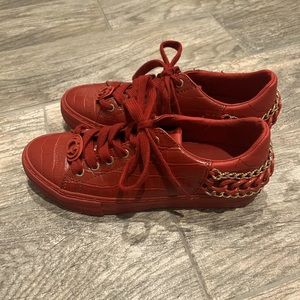 GUESS CHAIN SNEAKER SIZE 6